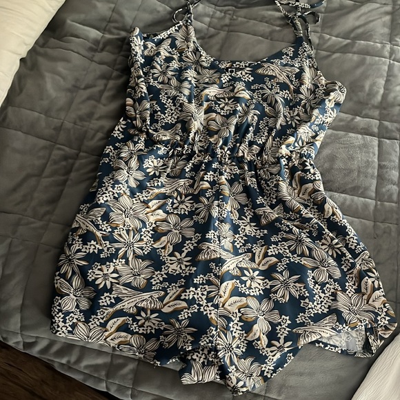Romper - Picture 2 of 4